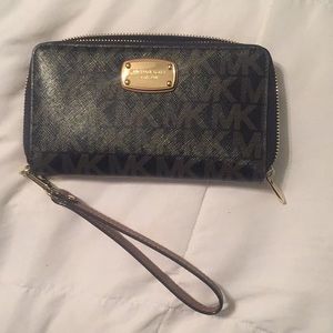 Michael Kors wristlet